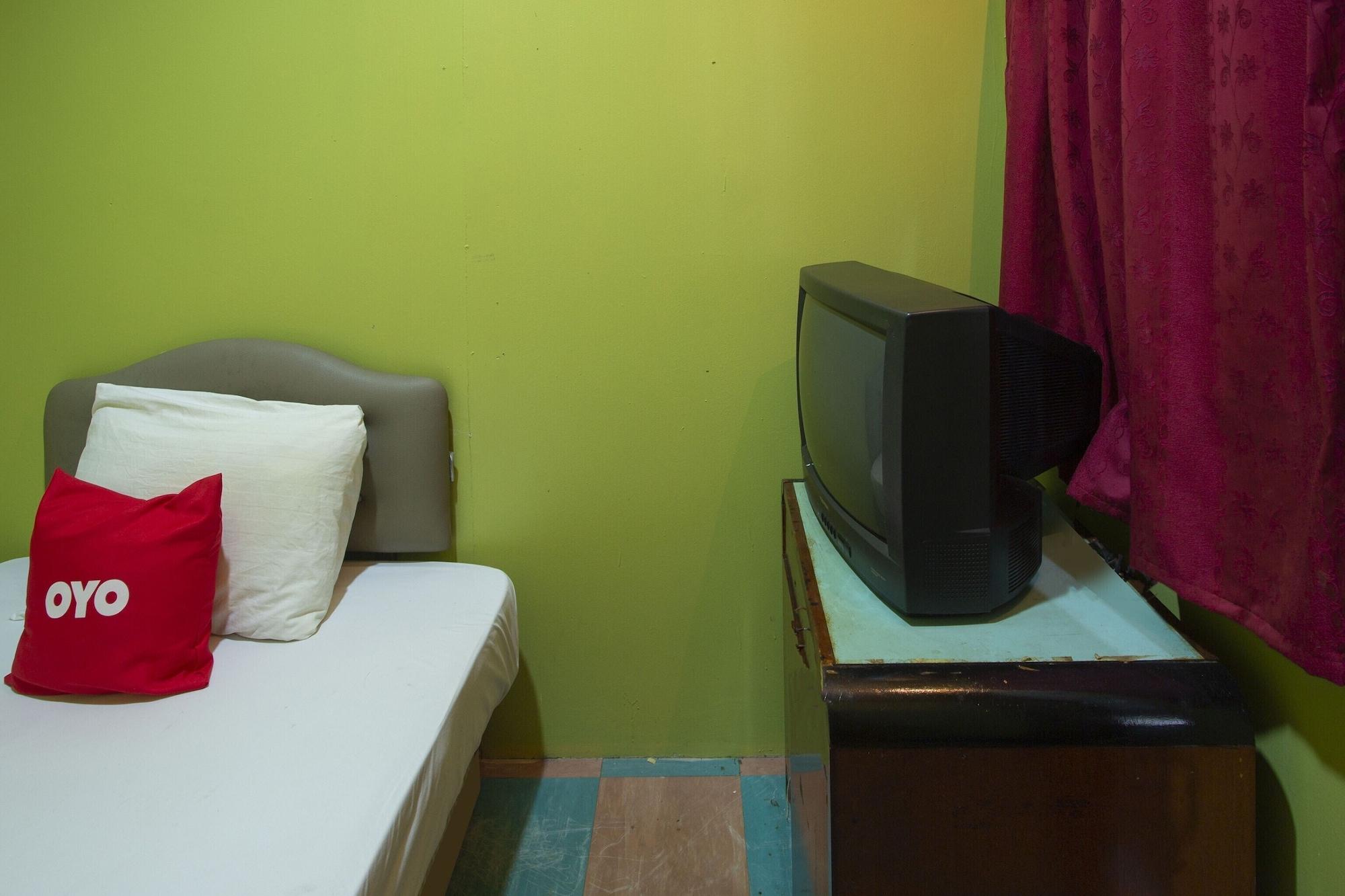 SPOT ON 90137 Casavilla Hotel Pudu 23/50