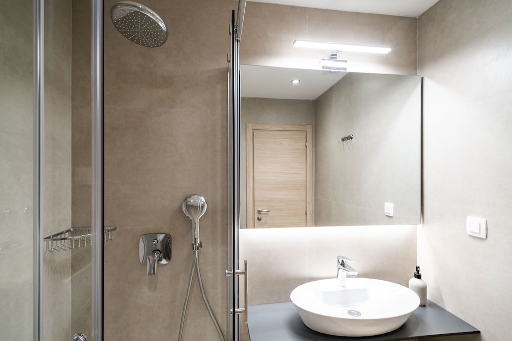 Bacan Serviced Apartments 60/64