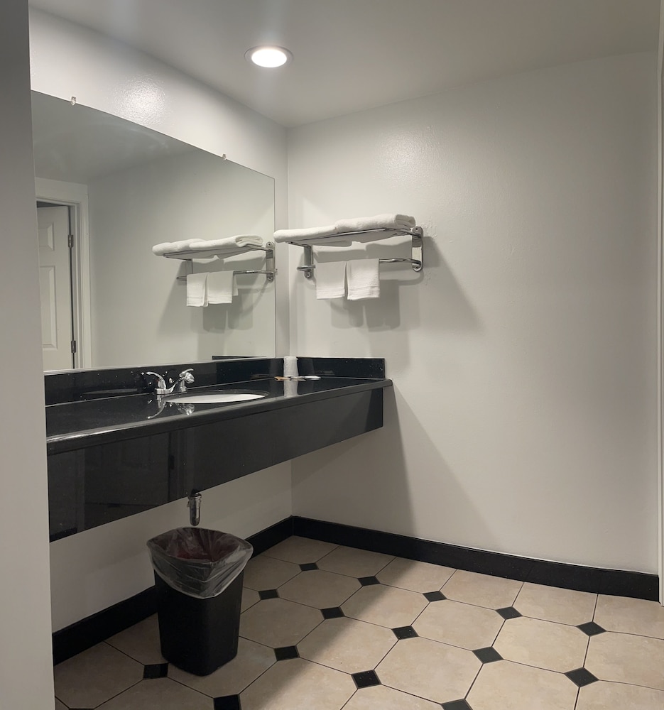 Capital City Inn Sacramento Convention Center CA 11/39