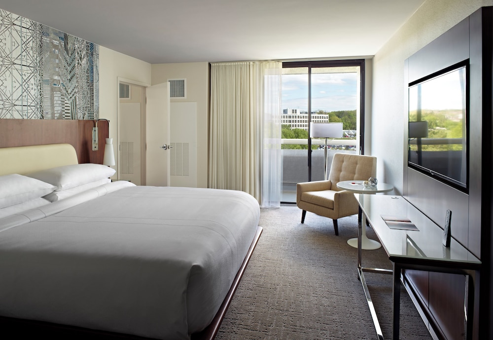 ROOM, KING BED