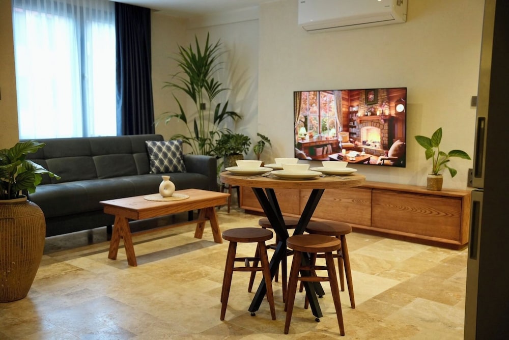 Khalkedon Suite 29/50