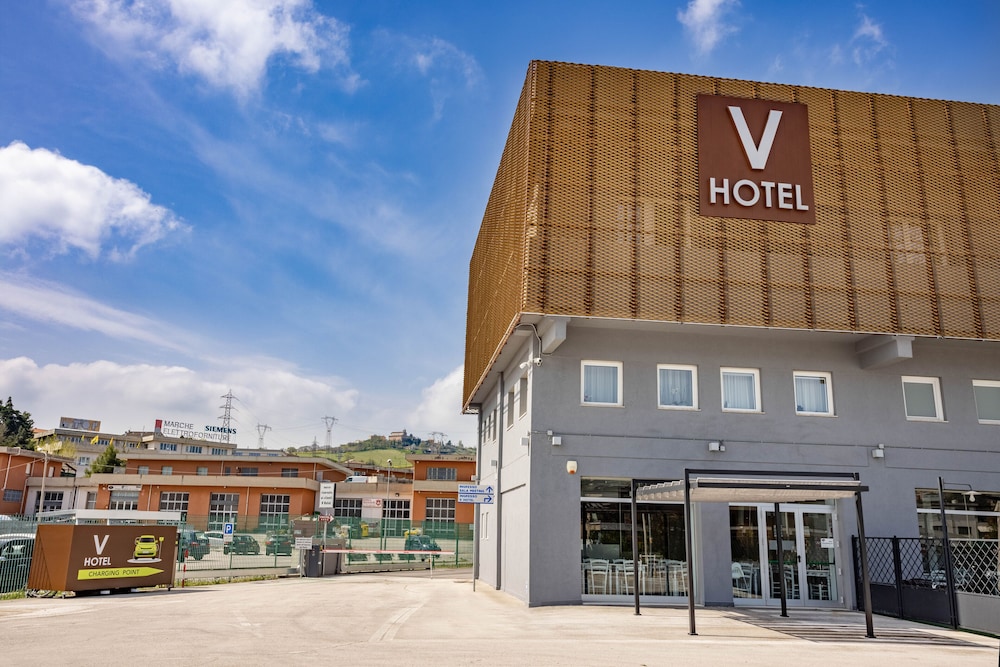 V Hotel 6/54