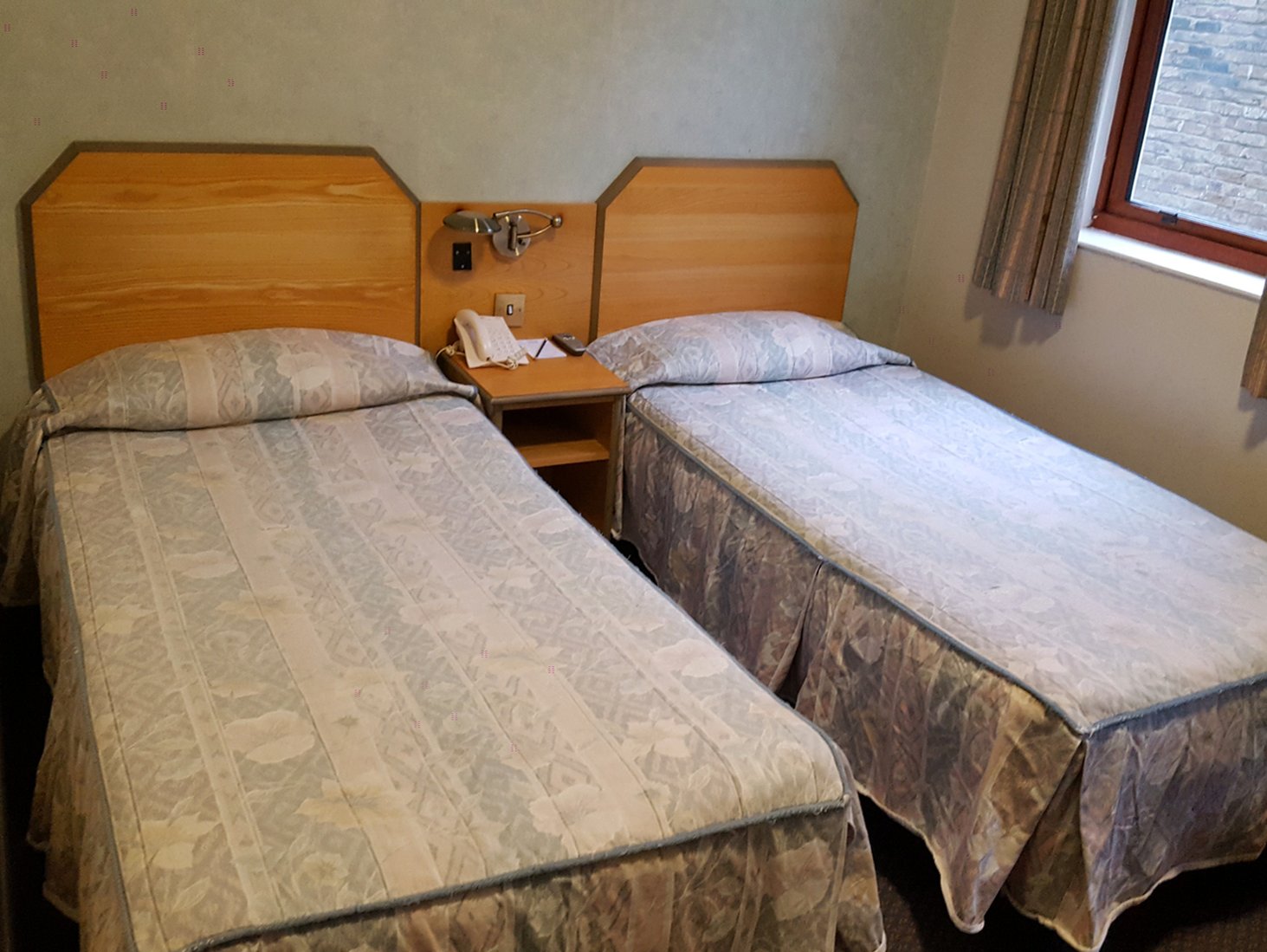Room at Norfolk Plaza Hotel, LONDON