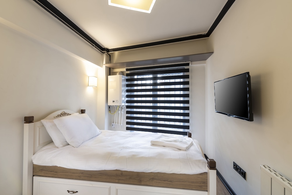 Global Suites Hotel 18/65
