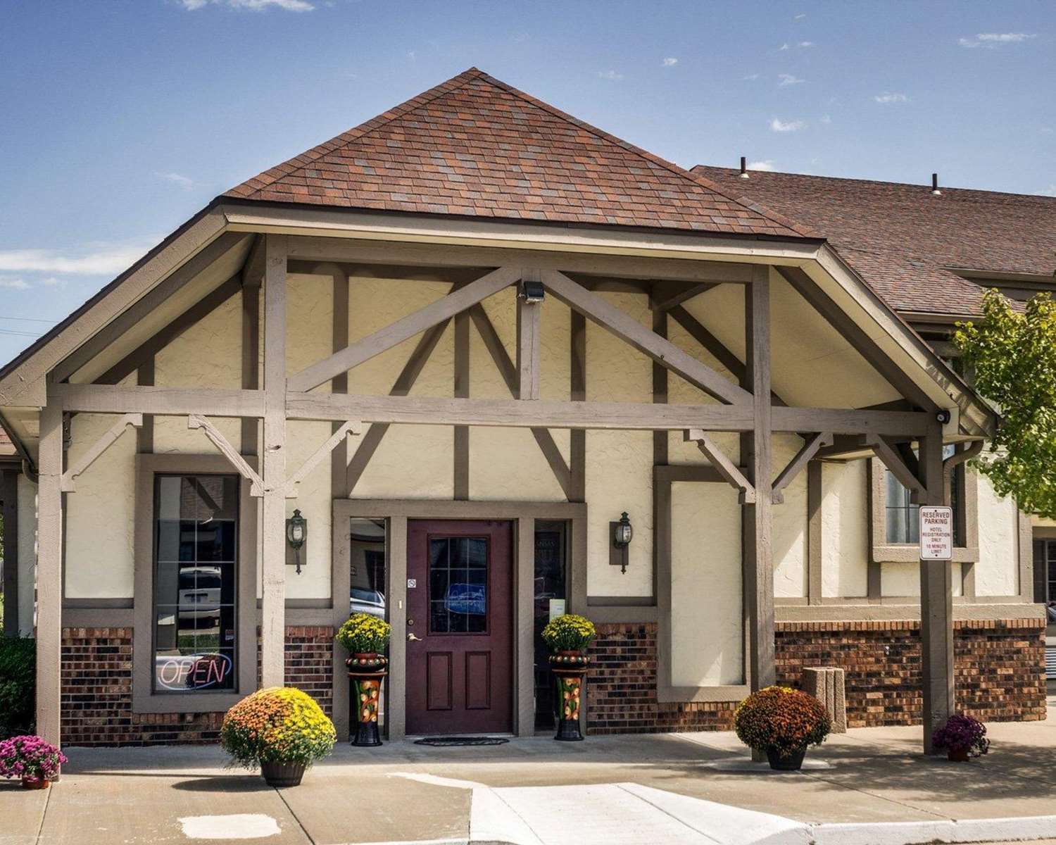 Econo Lodge University 1/16