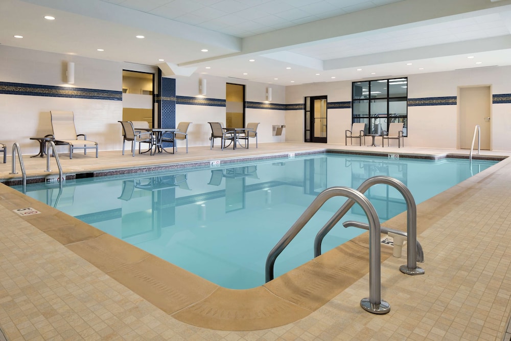 Hampton Inn Suites Edgewood Aberdeen South Md 35/38
