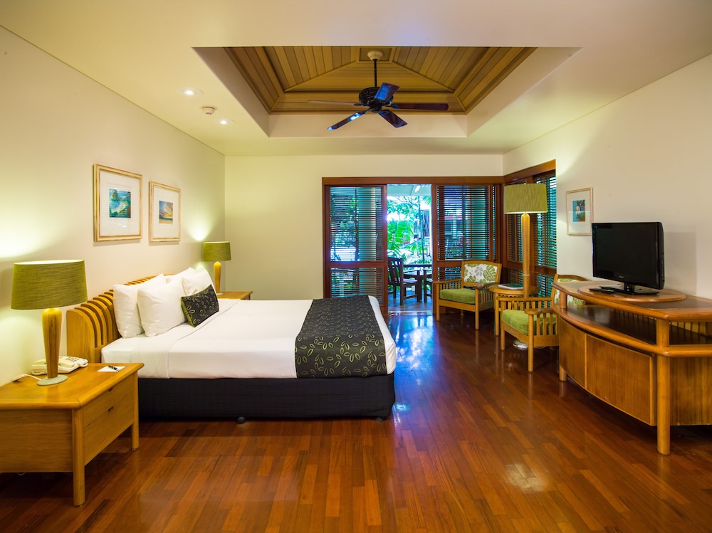 GREEN ISLAND RESORT 3/28