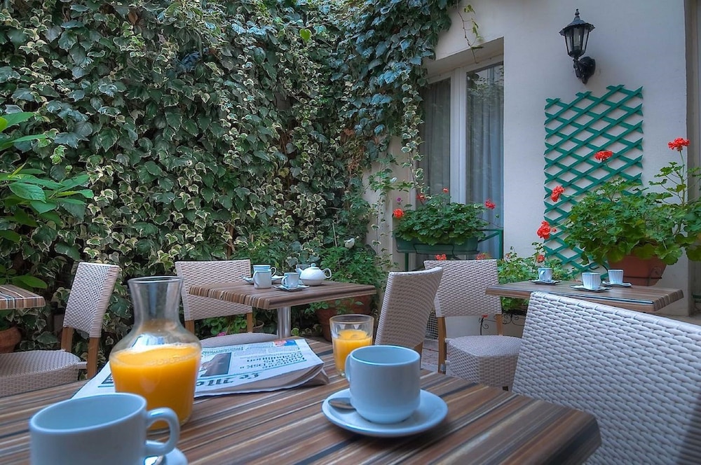 Hotel de l Alma 43/64