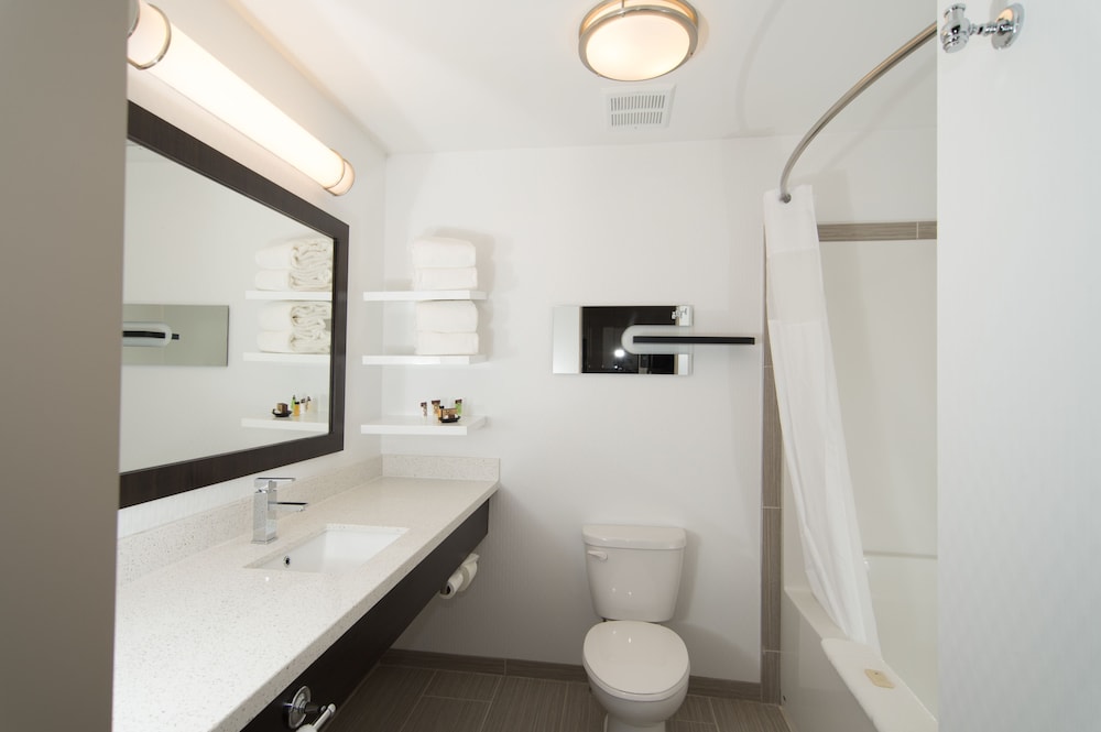 Western Star All Suites Signature Hotel 10/66