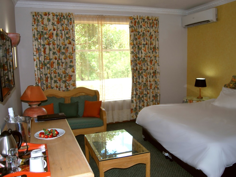 SAFARI LODGE HOTEL & CONVENTION CENTRE 11/50