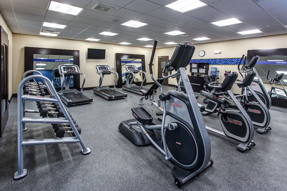 Hampton Inn Suites Wichita Airport Ks 19/35