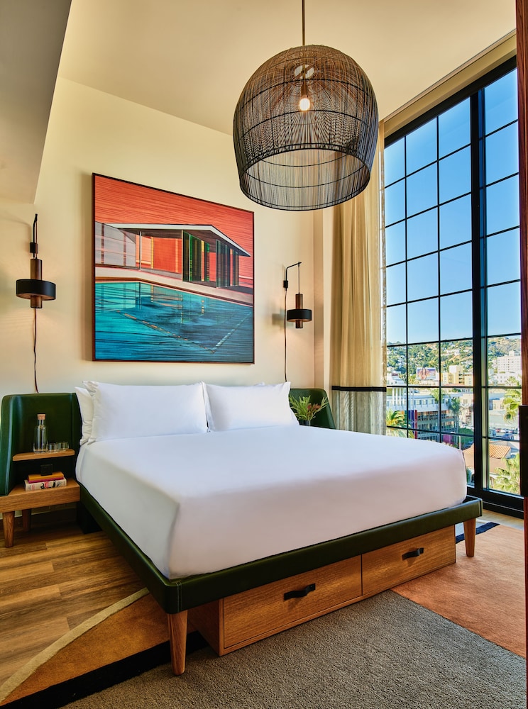 HOLLYWOOD VOLUME, a Tribute Portfolio Hotel 14/50