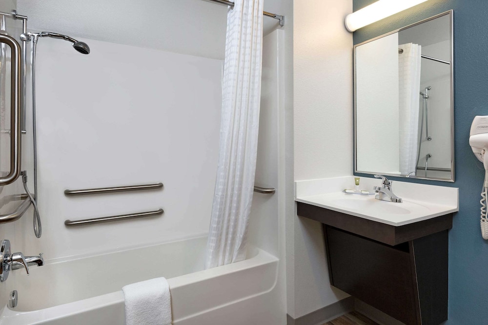 WoodSpring Suites Houston IAH Airport 13/48
