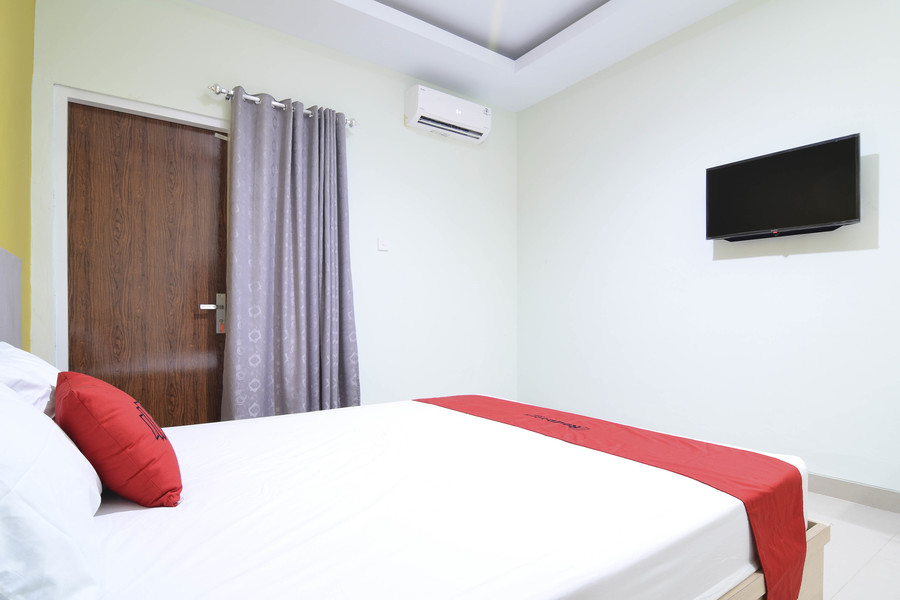 Reddoorz Plus Near Museum Keraton Surakarta 9/16