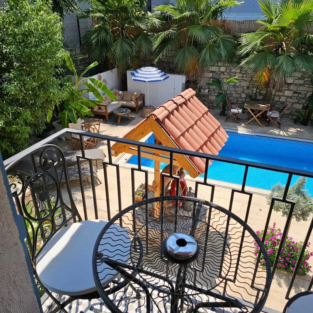 Kugu Urla Otel 34/50