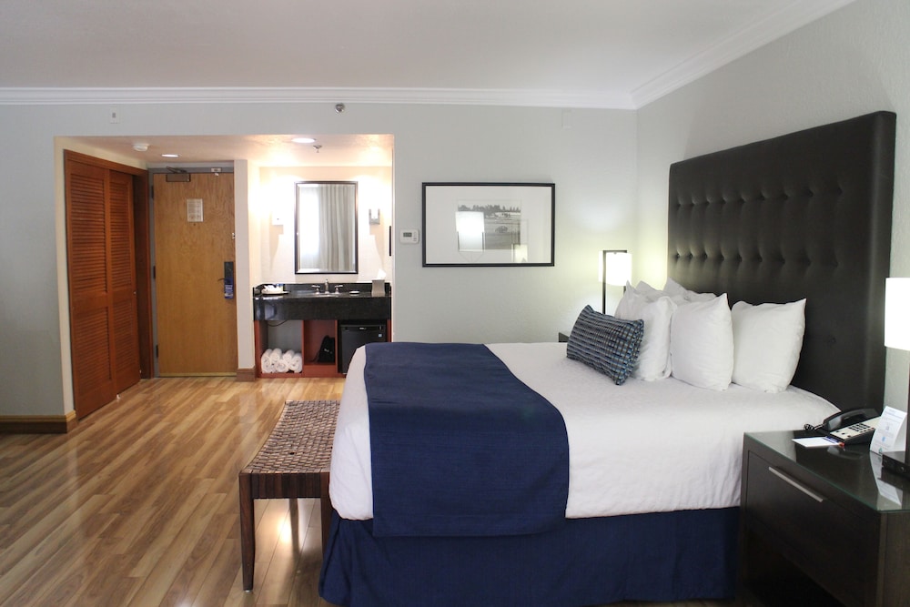 Miami Lakes Hotel 12/48