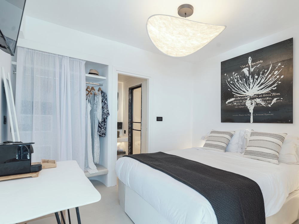 Gardener, Petite, House, Queen Bed, Caldera View