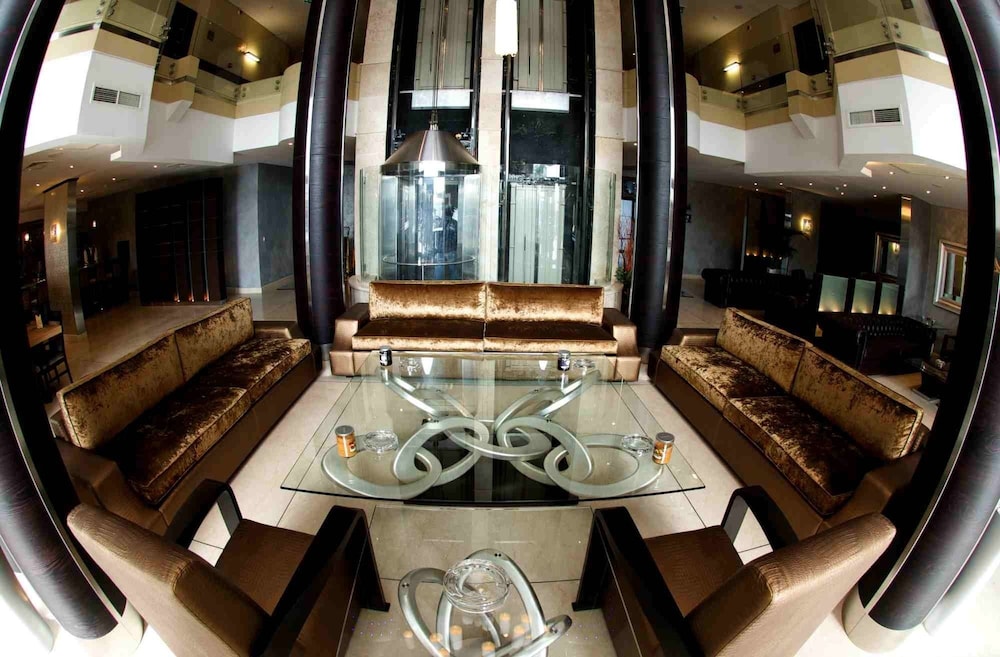 The Avenue Suites 27/46
