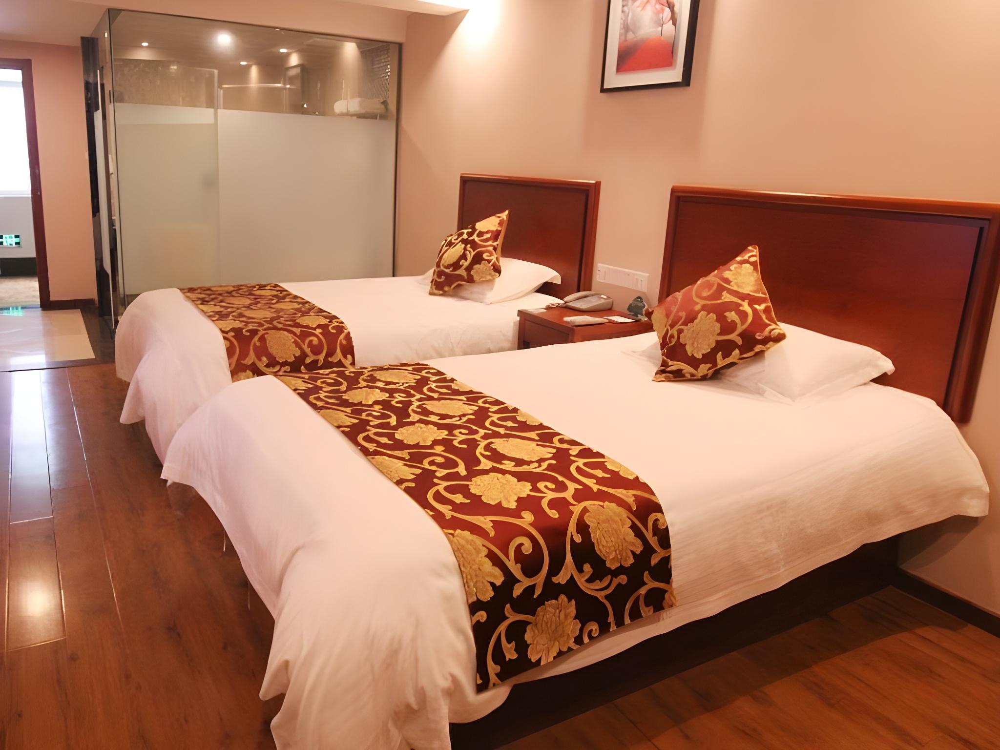 Superior, Twin Beds