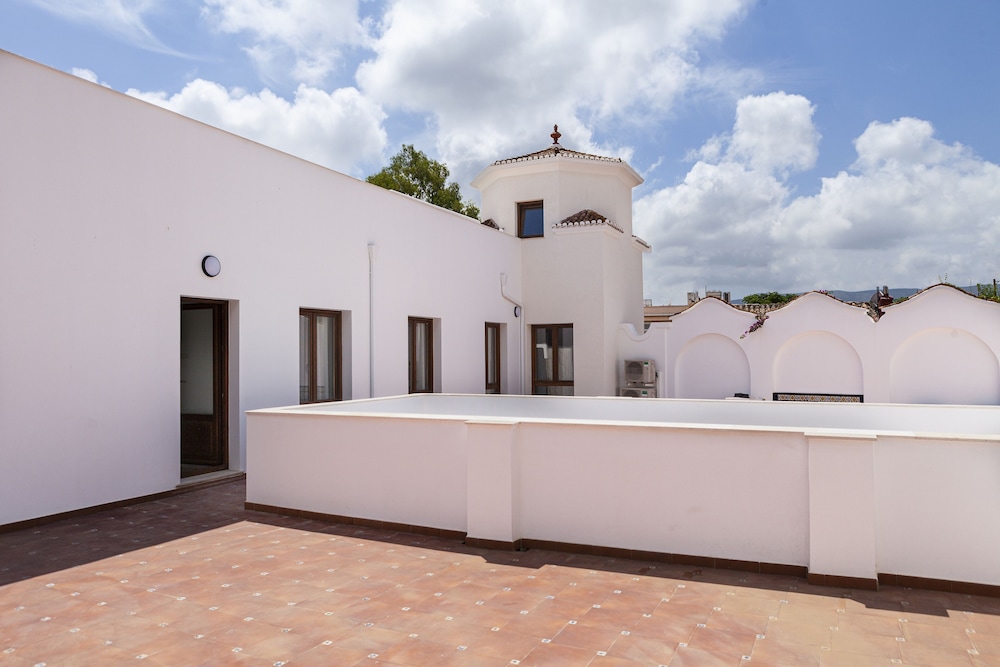 Ad Hoc Vitae Retreats & Health 17/20
