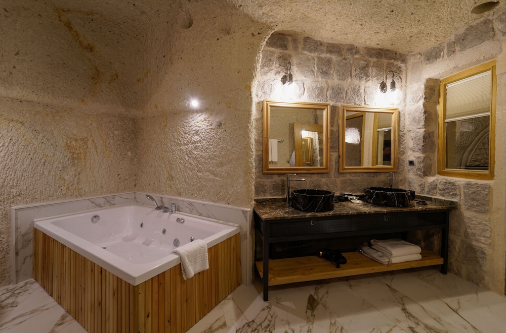 The Niche Cave Hotel +12 Adult 46/50
