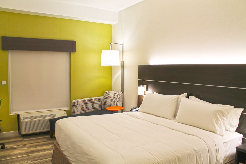 Holiday Inn Express Suites St Louis South I 55 7/52