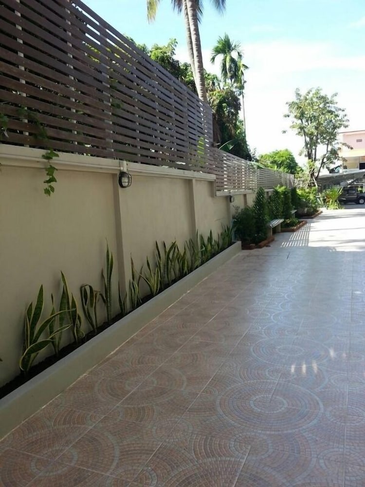 Waen Petch Place 52/55