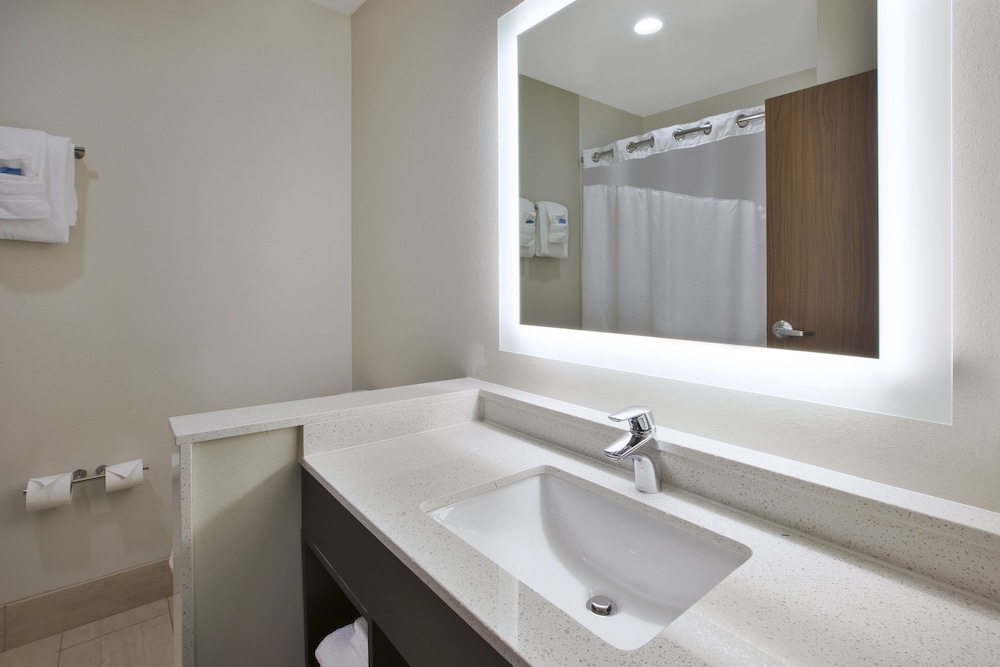 Holiday Inn Express Suites Parkersburg East 19/56