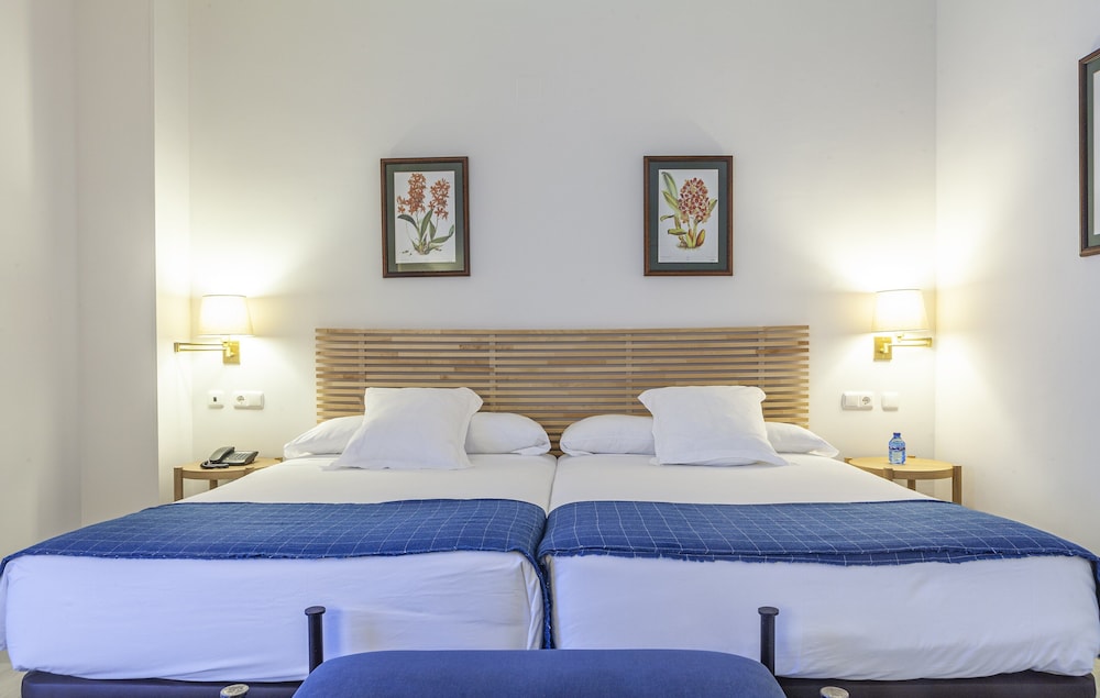 Duque de Najera Hotel 55/106