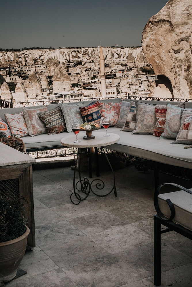 Amber Cave Suites 54/76