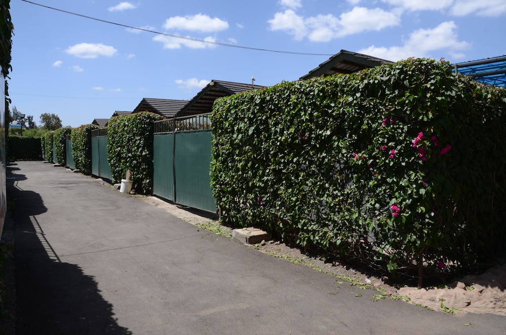 Stedmak Gardens And Recreation Centre 33/35