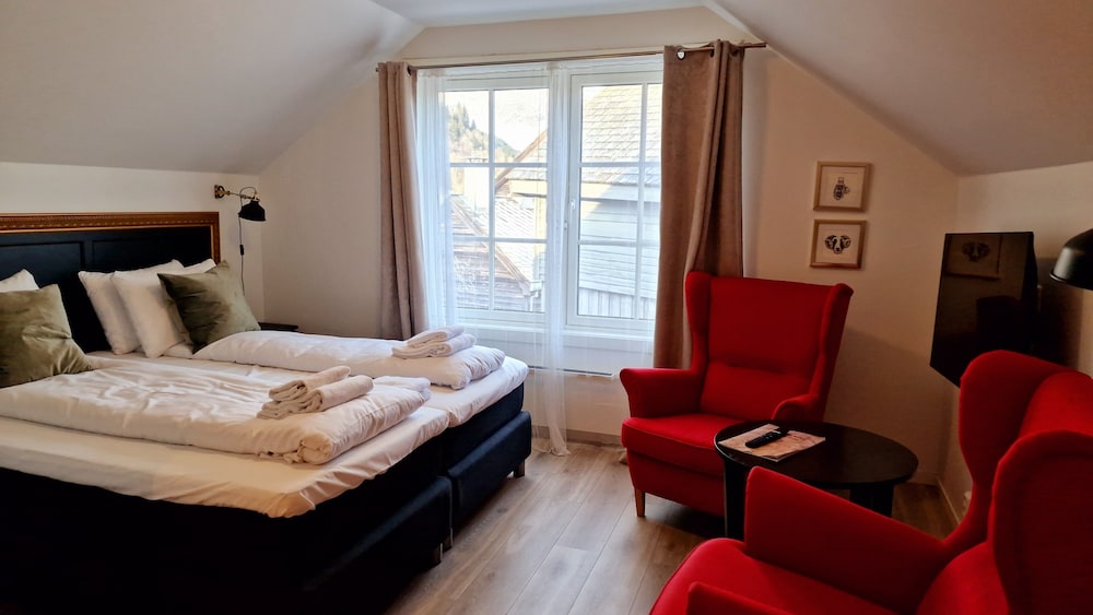Superior, Triple, 1 Queen and 1 Single Bed