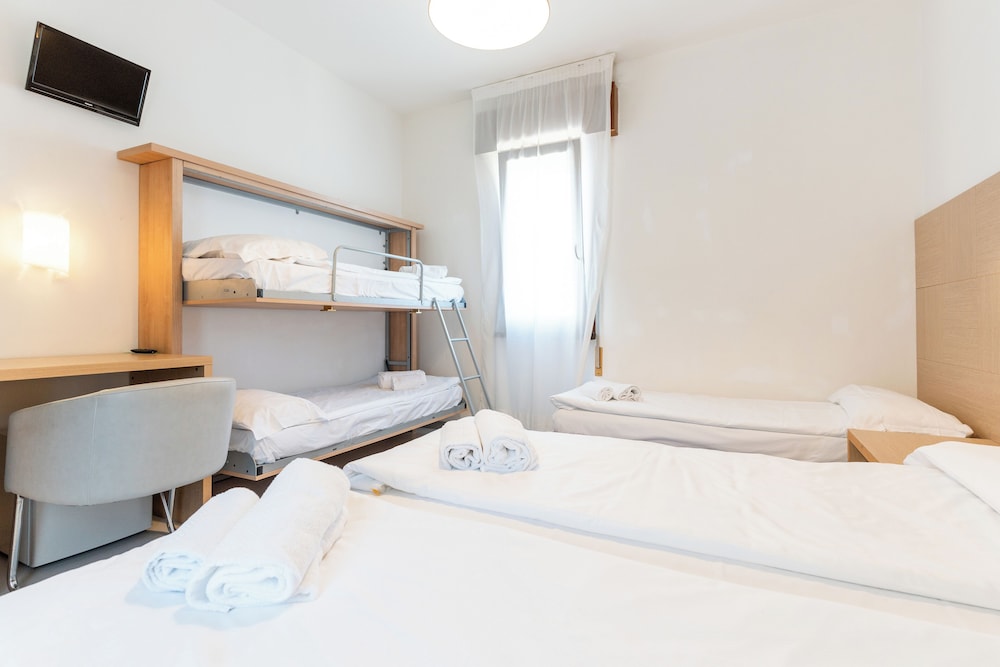 Hotel Regina 12/72