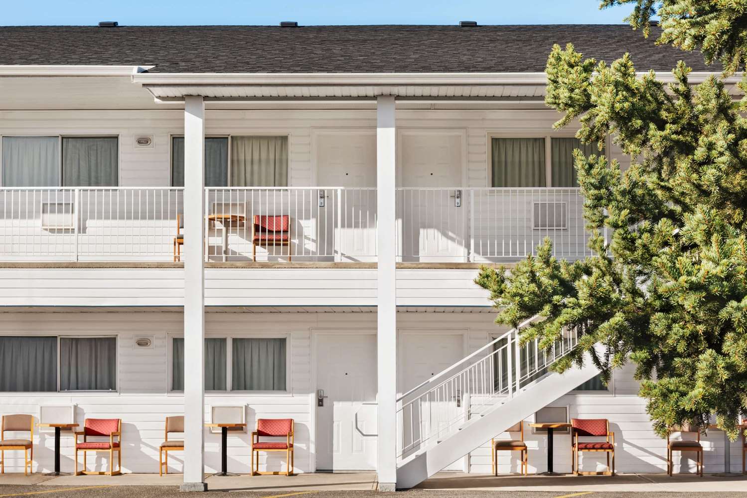 Travelodge by Wyndham Salmon Arm 2/40