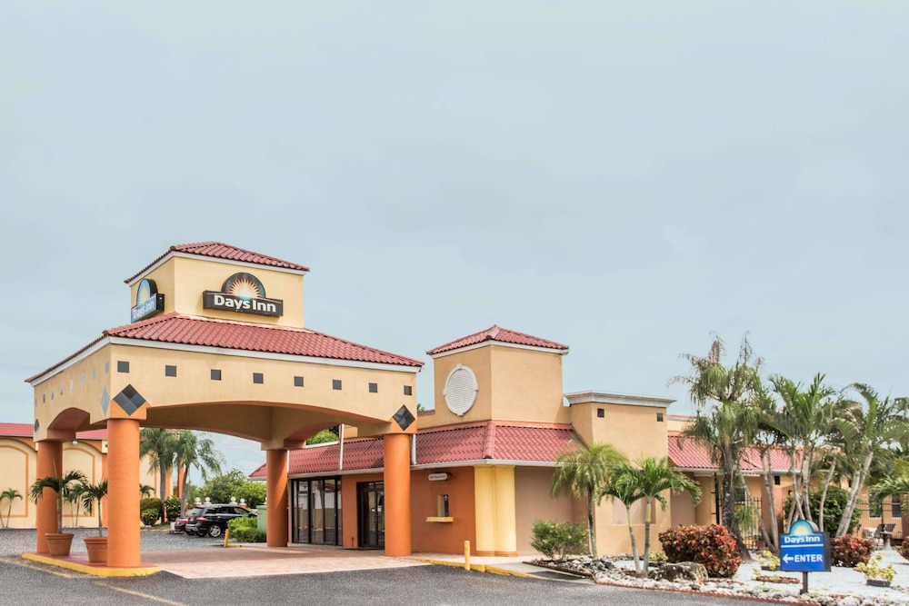 Days Inn by Wyndham Fort Myers 1/31