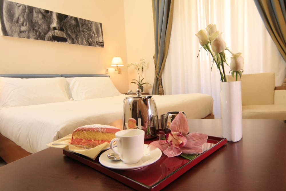 Crosti Hotel And Residence 36/45