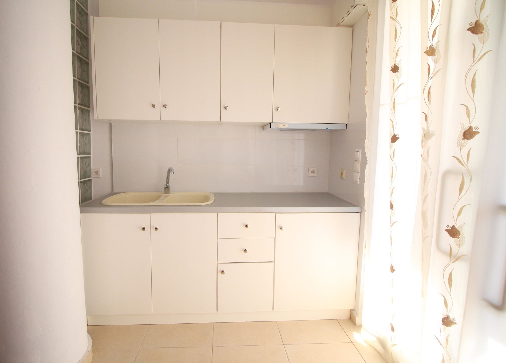 Panoramic, Studio, 1 Single and 2 Queen Beds, Olympia Bezaini 10/10