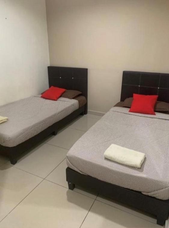 Oyo 89902 Semerah Suites Homestay Pontian 11/18