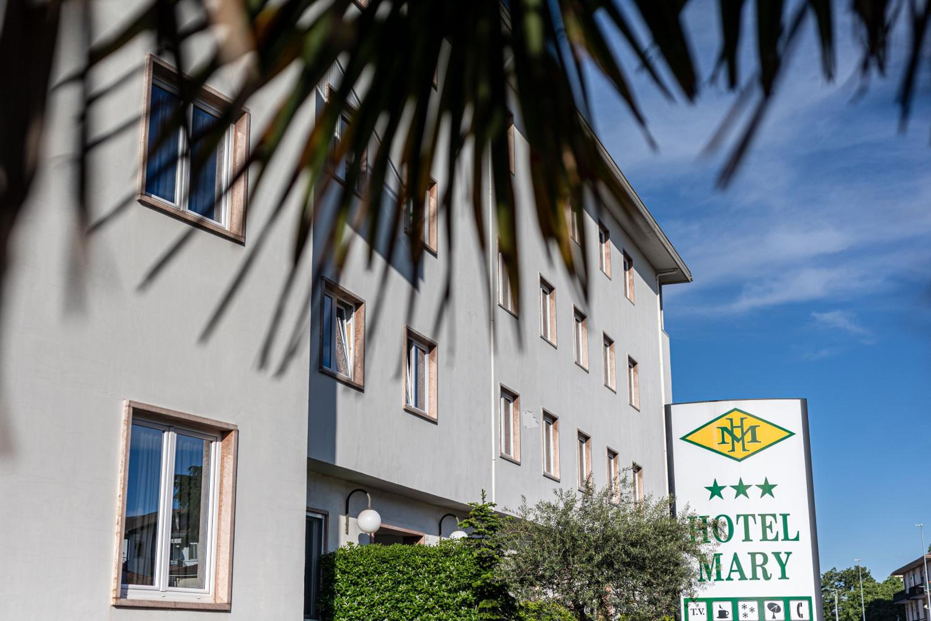 Hotel Mary 2/50