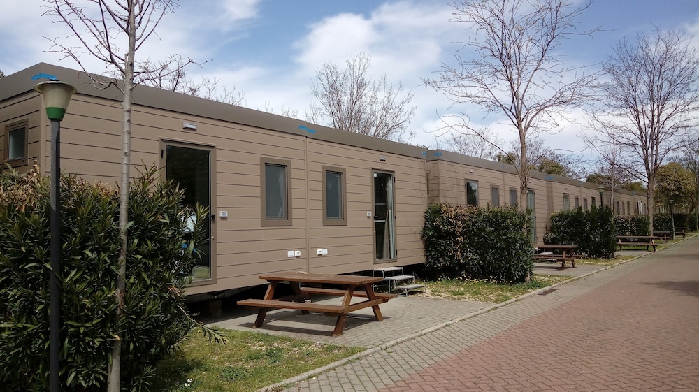 hu Roma Camping In Town 3/75