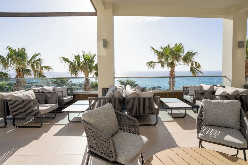Grand Blue Beach Hotel 74/94