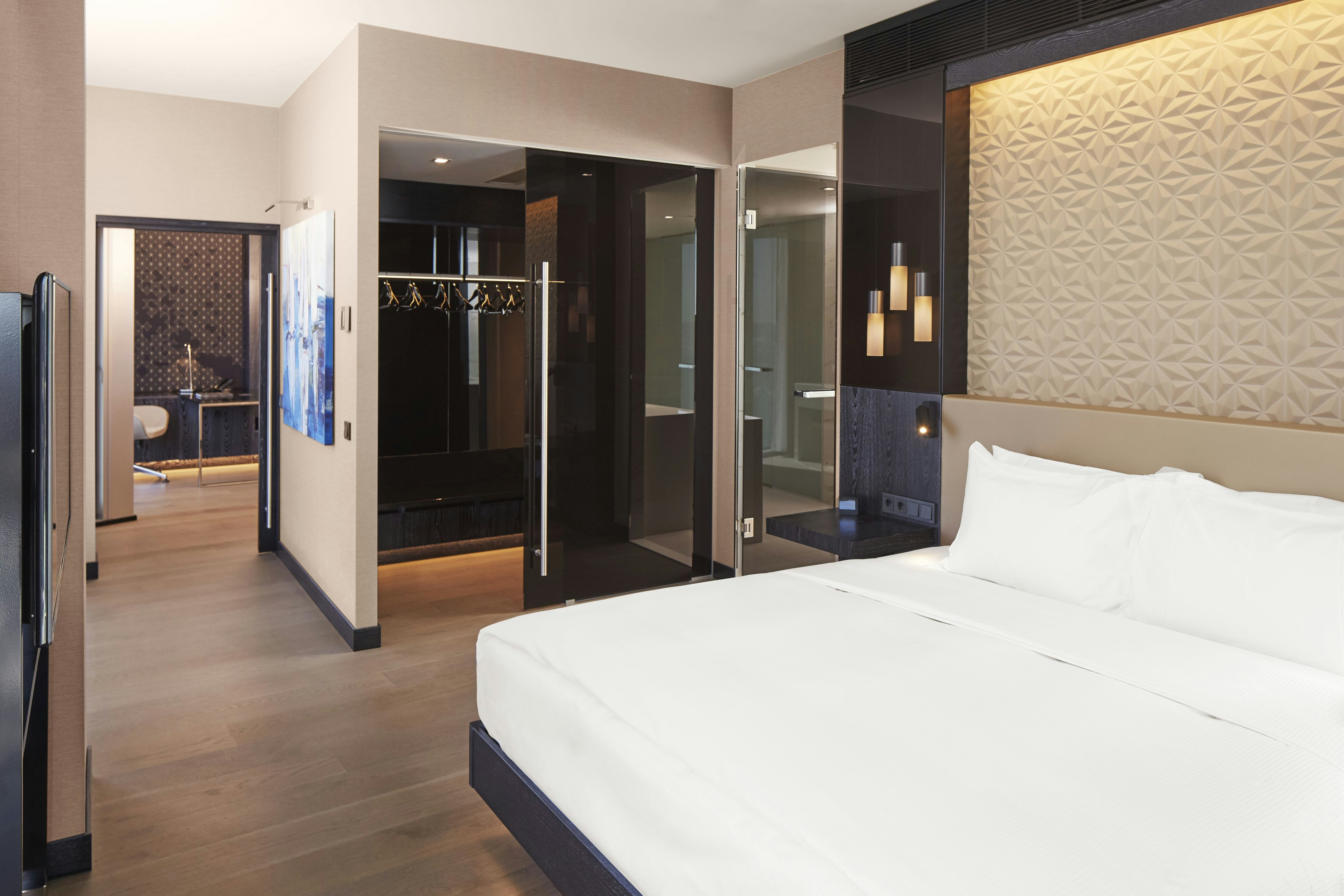 1 Bedroom, Suite, King Bed, Sauna