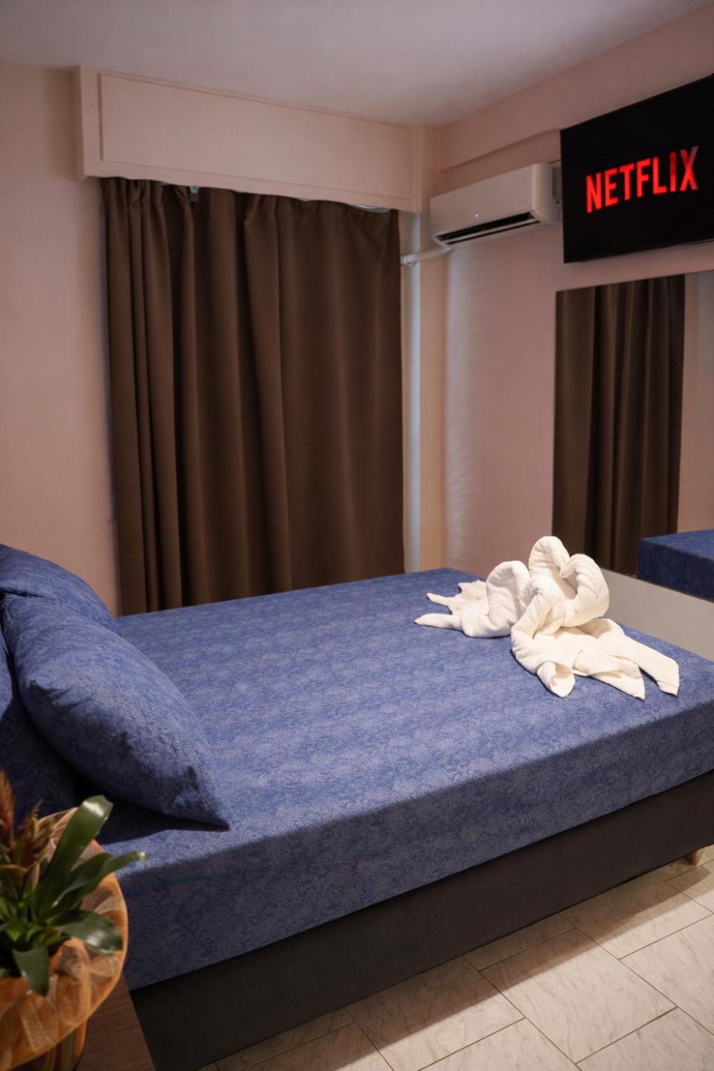 Room, Triple