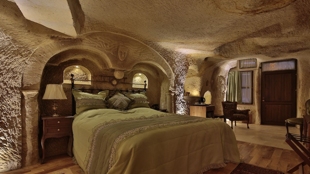 Golden Cave Suites 13/55