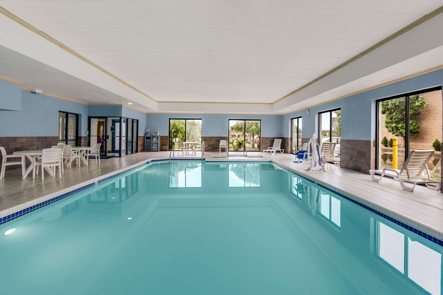 Best Western Waukesha Grand 6/18