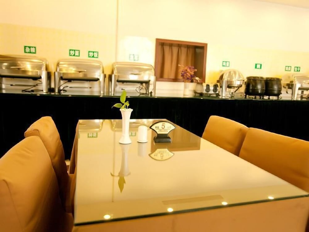 GreenTree Inn (Nanjing Yuhuatai Scenic Area, Zhonghuamen Metro Station) 24/28
