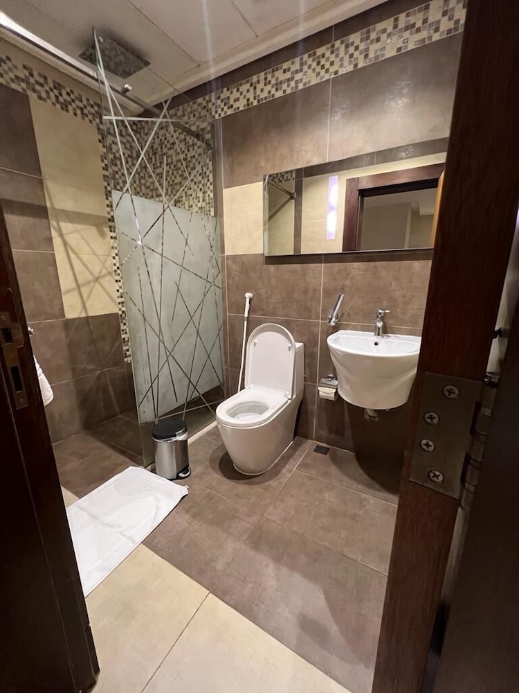 أبحر هوم للشقق الفندقية(Wow Grand Serviced Apartments) 8/8