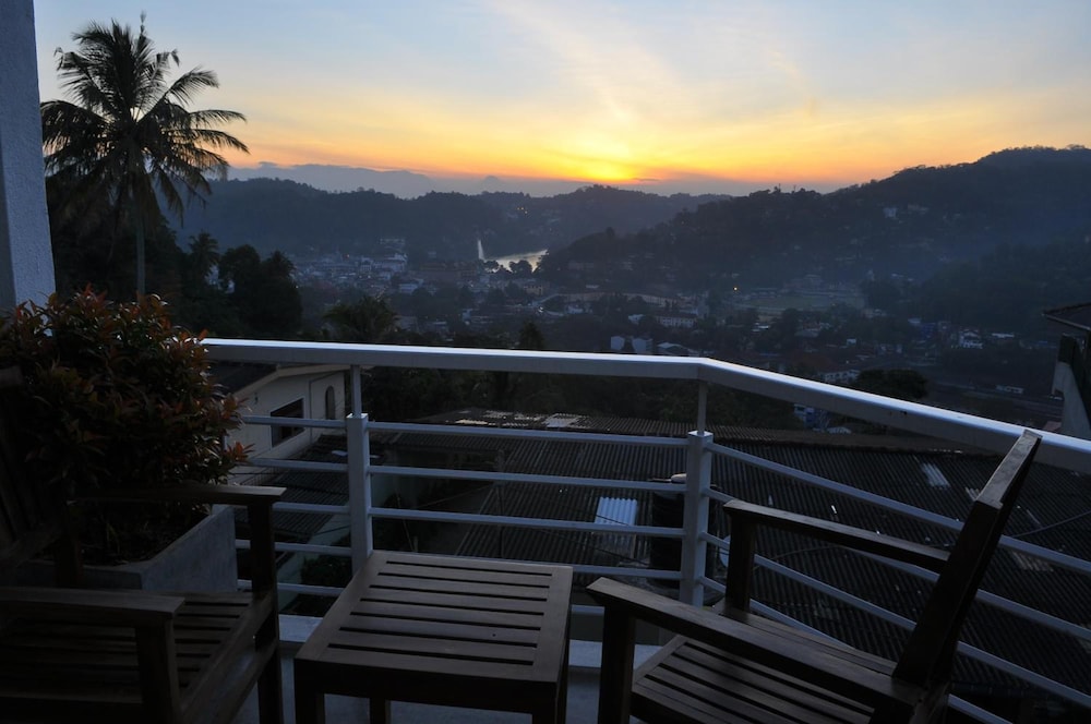 Amaara Sky Hotel 7/61