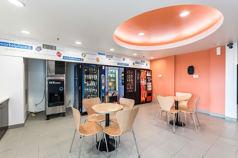 Motel6 Moosomin, SK 22/37
