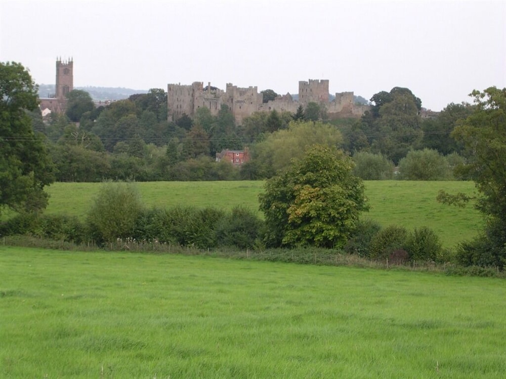 THE CLIFFE AT DINHAM 56/63